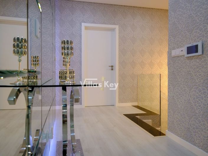 Image No.35-4 Bed House for sale