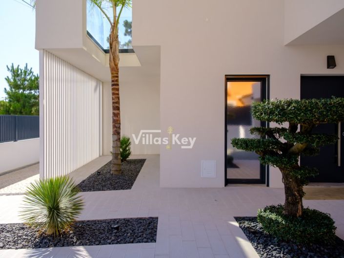 Image No.5-4 Bed House for sale