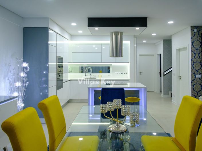 Image No.9-4 Bed House for sale