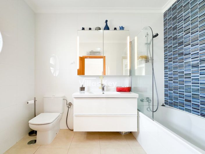 Image No.20-3 Bed Apartment for sale