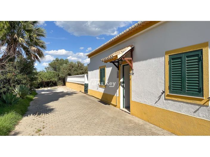 Image No.18-4 Bed Farmhouse for sale