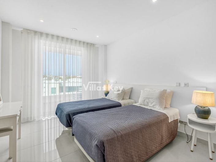 Image No.21-3 Bed Apartment for sale