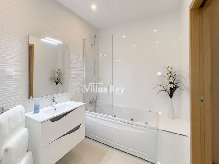 Image No.18-3 Bed Apartment for sale