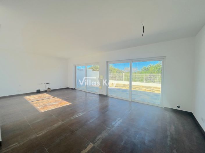 Image No.18-3 Bed House for sale