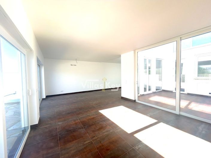 Image No.20-3 Bed House for sale