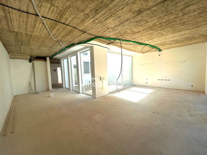 Image No.10-3 Bed House for sale