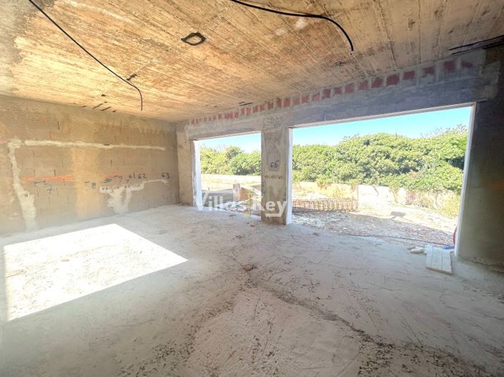 Image No.8-4 Bed House for sale