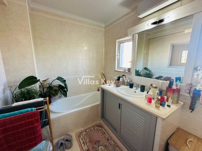 Image No.11-4 Bed House for sale