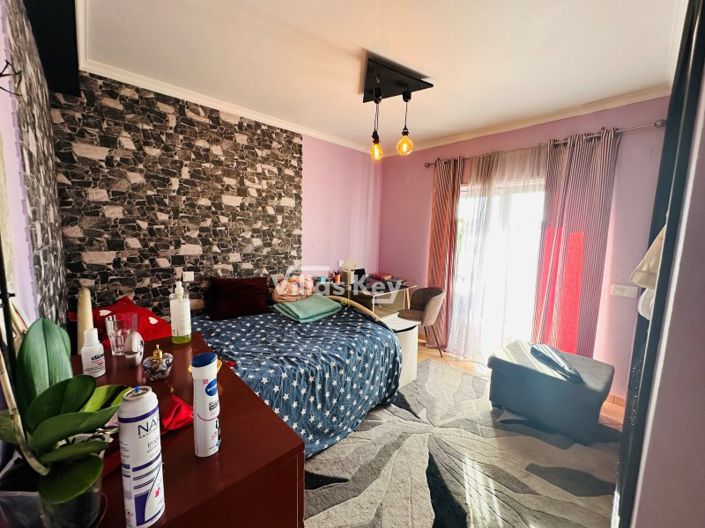 Image No.14-4 Bed House for sale