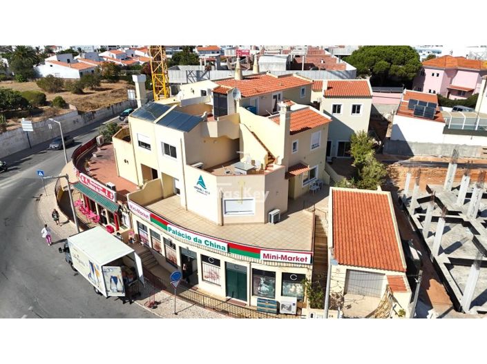 Image No.2-Maison de 7 chambres à vendre à Lagos