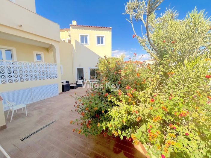 Image No.3-Maison de 7 chambres à vendre à Lagos