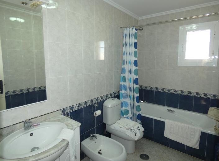 Image No.15-6 Bed Villa / Detached for sale