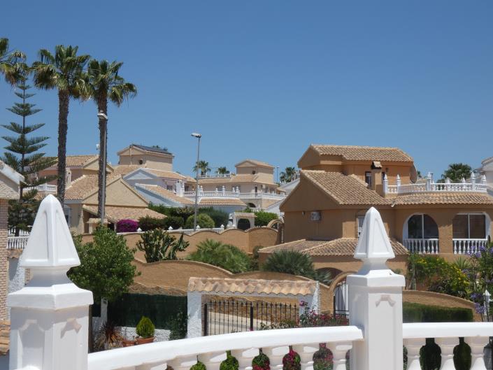 Image No.47-3 Bed Villa / Detached for sale