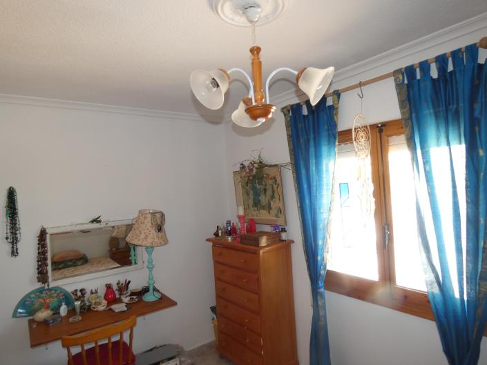 Image No.14-4 Bed Semi-Detached for sale