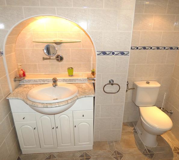 Image No.43-4 Bed Villa / Detached for sale