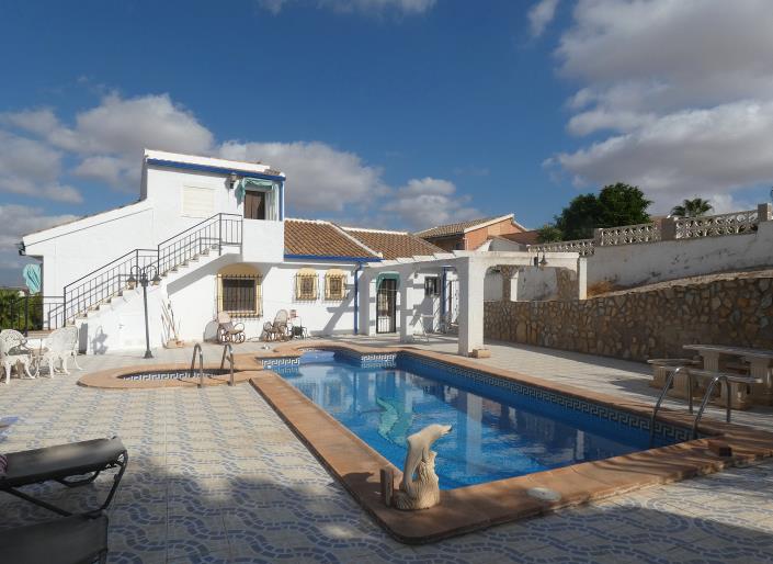 Image No.39-4 Bed Villa / Detached for sale