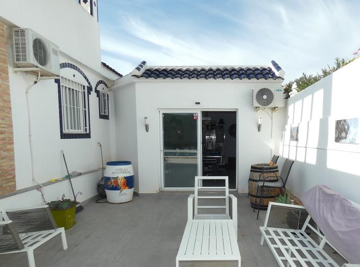 Image No.45-3 Bed Villa / Detached for sale