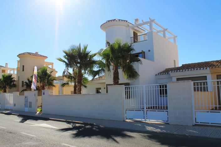 Image No.44-3 Bed Villa / Detached for sale