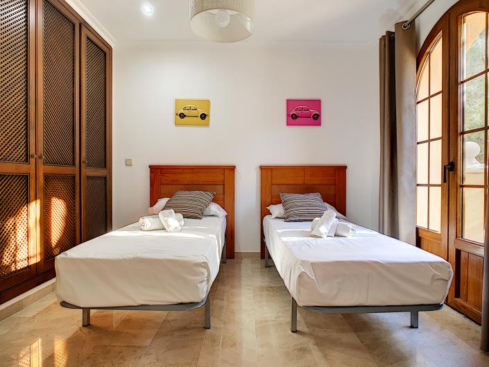 Image No.21-2 Bed Townhouse for sale