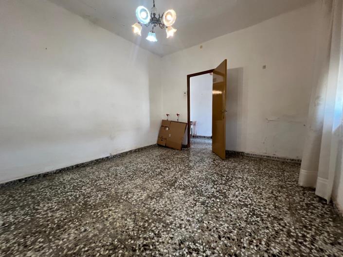 Image No.9-5 Bed Townhouse for sale