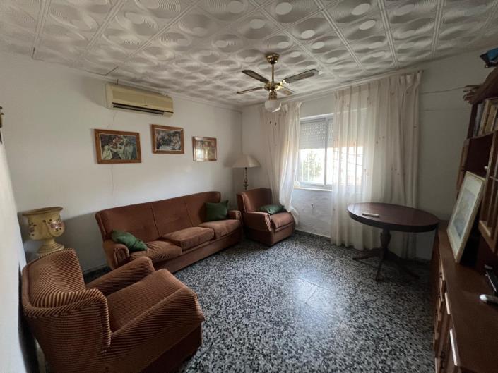 Image No.14-5 Bed Townhouse for sale