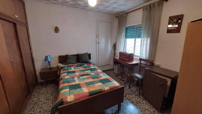 Image No.30-5 Bed Townhouse for sale