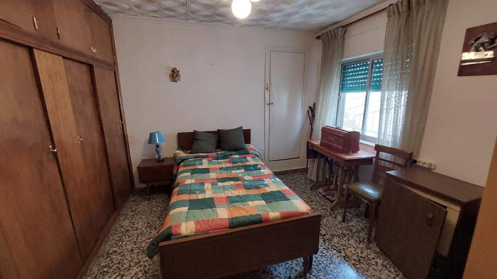 Image No.32-5 Bed Townhouse for sale