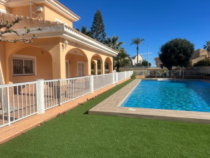 Image No.2-Villa de 8 chambres à vendre à La Manga del Mar Menor