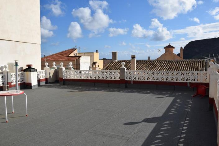 Image No.6-4 Bed House for sale