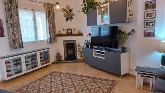 Image No.12-2 Bed House for sale