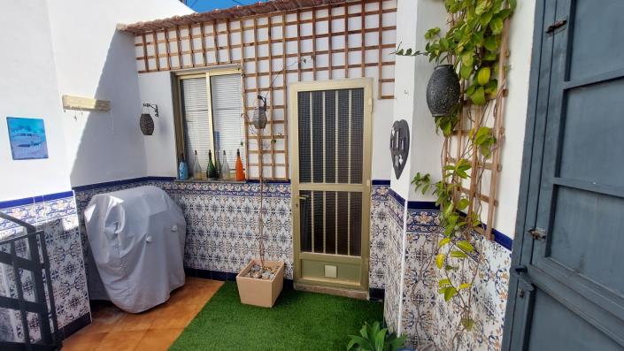 Image No.19-2 Bed House for sale