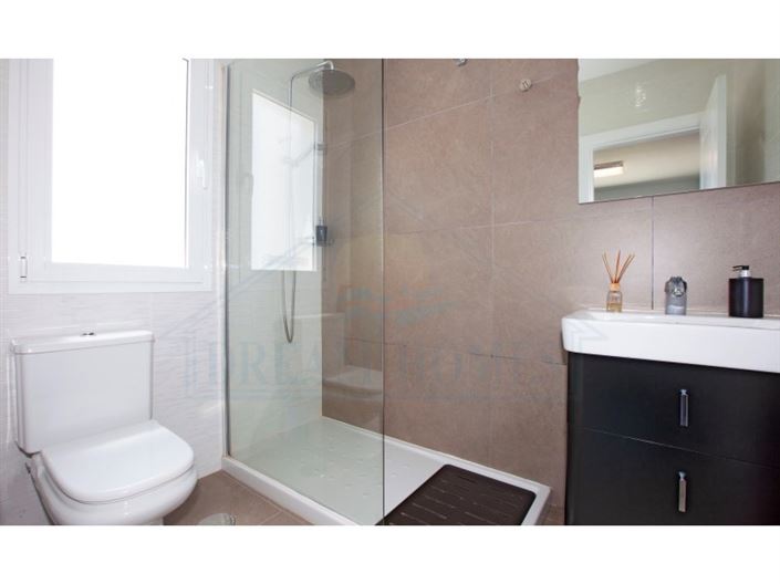 Image No.18-7 Bed House for sale