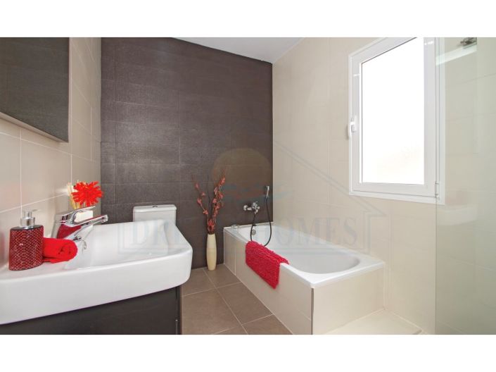 Image No.32-7 Bed House for sale