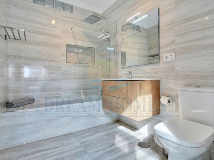 Image No.30-5 Bed Villa for sale