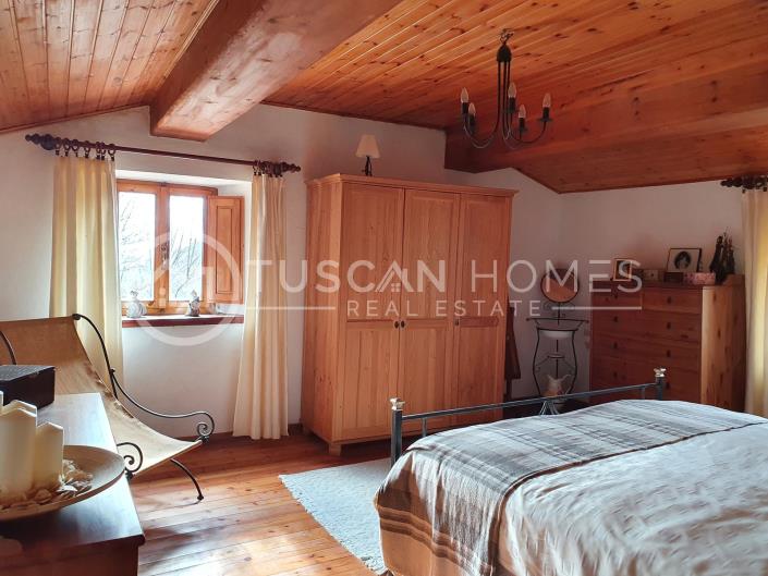 Image No.12-4 Bed Farmhouse for sale