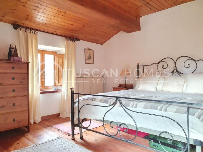 Image No.13-4 Bed Farmhouse for sale