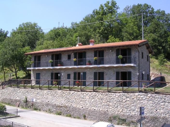 Image No.3-8 Bed Farmhouse for sale