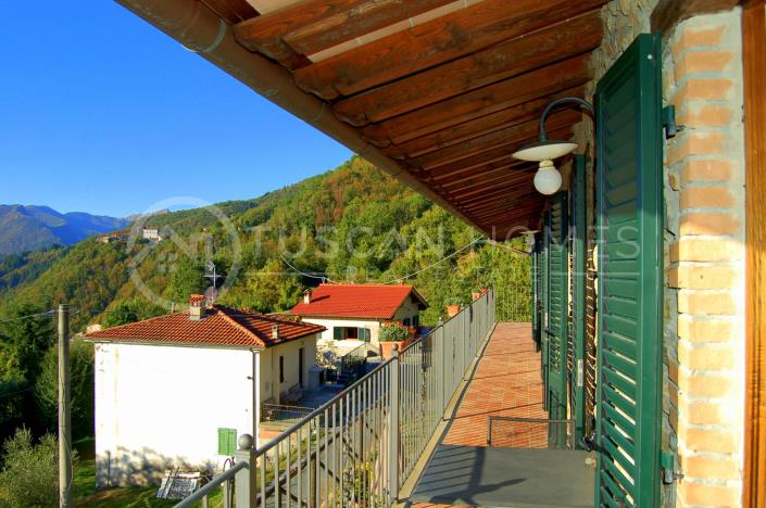 Image No.16-8 Bed Farmhouse for sale