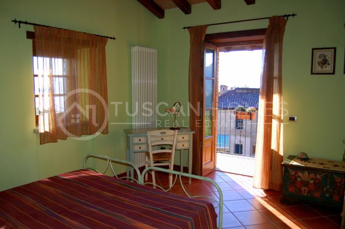 Image No.13-8 Bed Farmhouse for sale