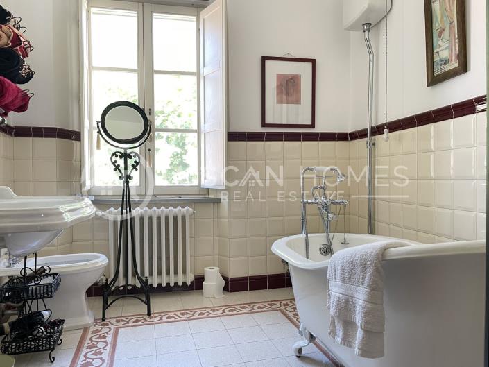 Image No.10-4 Bed Townhouse for sale