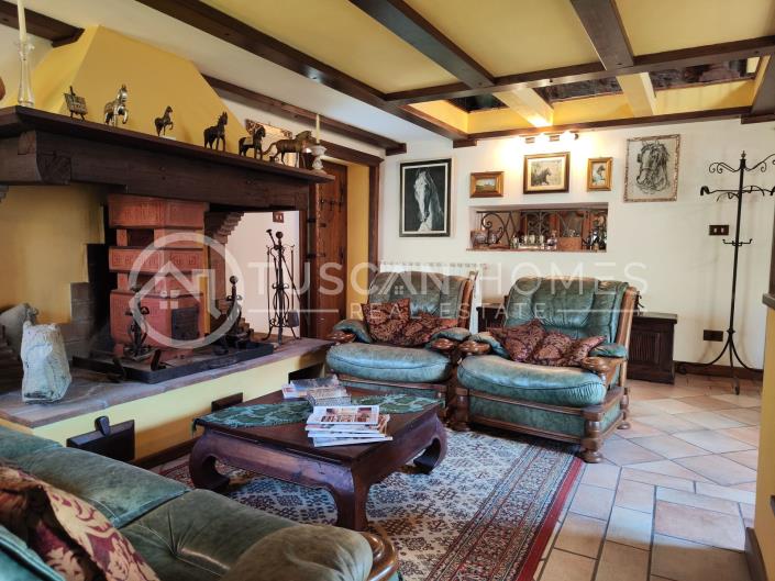 Image No.2-4 Bed Farmhouse for sale