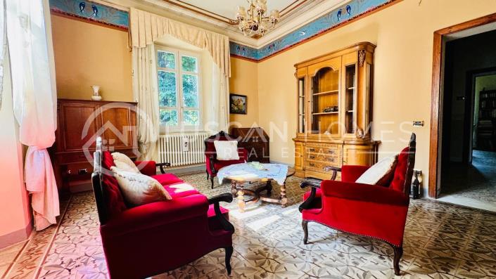 Image No.2-5 Bed Villa for sale