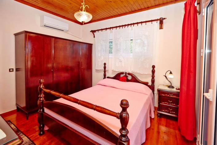 Image No.23-2 Bed Country House for sale