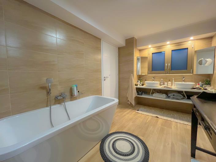 Image No.58-4 Bed Villa / Detached for sale