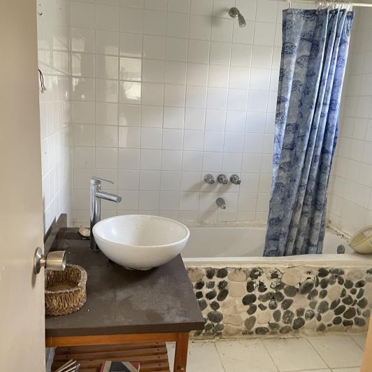 Image No.9-Commercial de 6 chambres à vendre à Calibishie