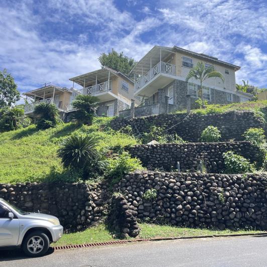 Image No.2-Commercial de 6 chambres à vendre à Calibishie