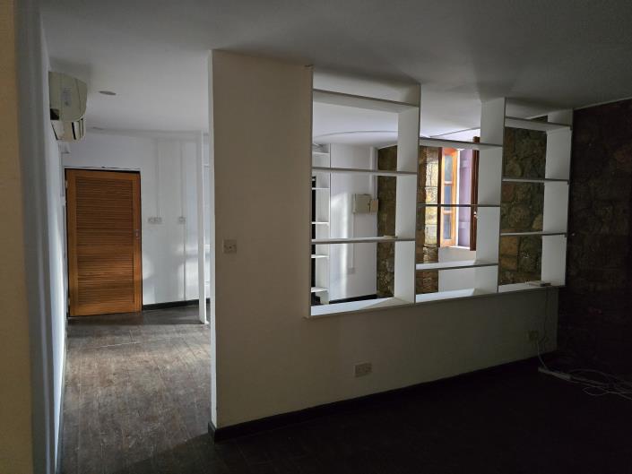 Image No.8-Commercial à vendre à Dominique