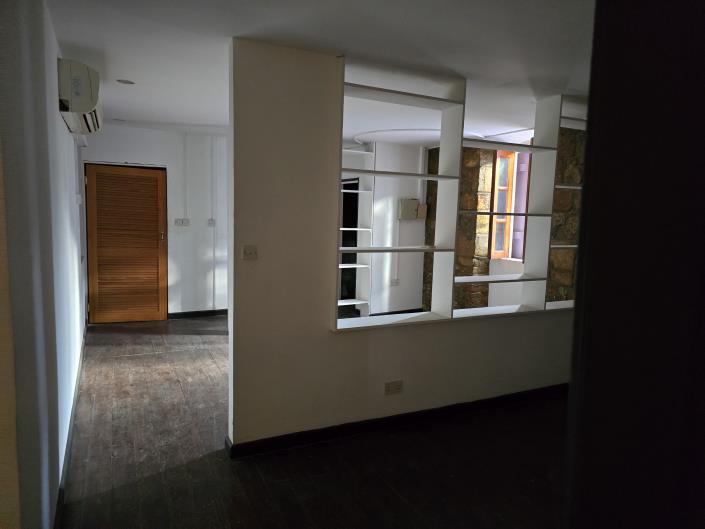 Image No.2-Commercial à vendre à Dominique