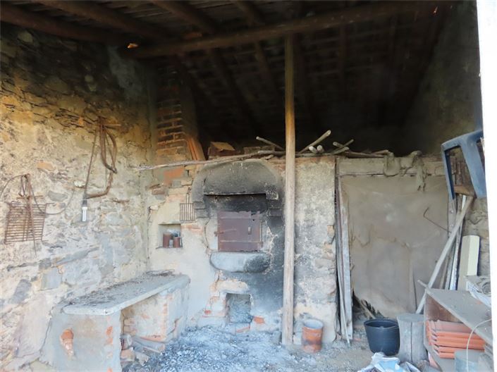 Image No.15-6 Bed Property for sale