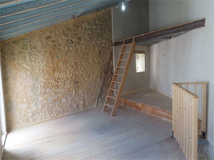 Image No.10-3 Bed Property for sale